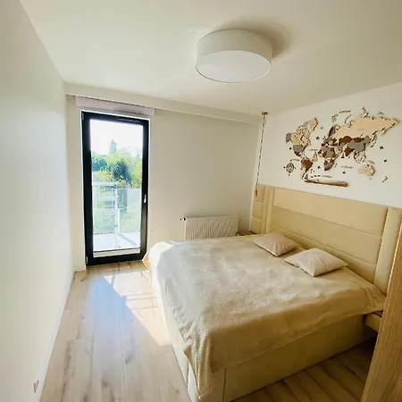 Luxury White In Park Lotnikow Apartment