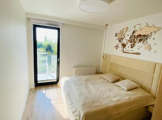 Luxury White In Park Lotnikow Appartement